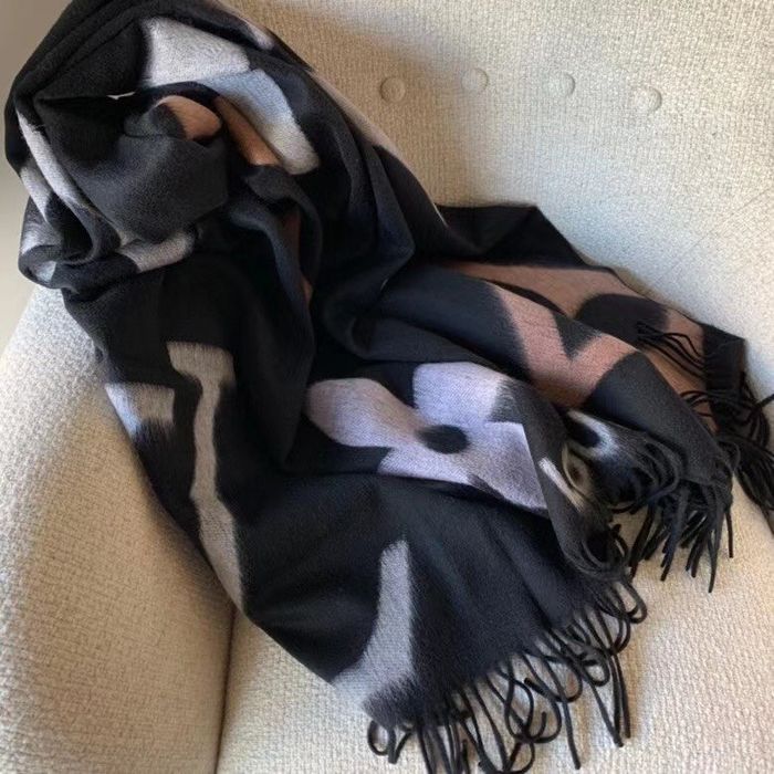 Louis Vuitton Scarf LV00061